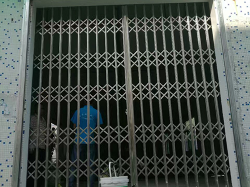 拉閘門(mén)安裝